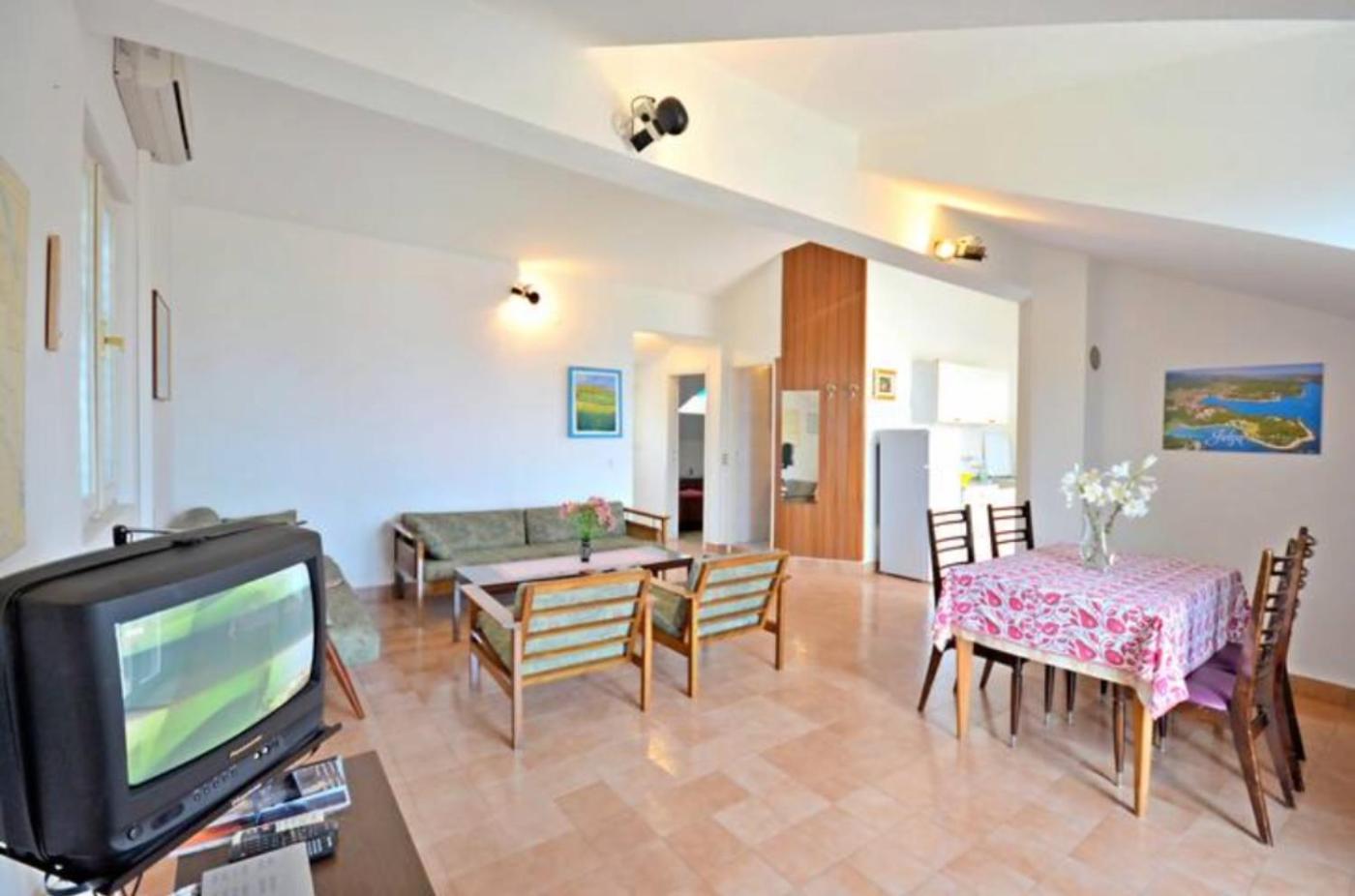 Apartment Bozikovic - Jelsa - Vitarnja מראה חיצוני תמונה